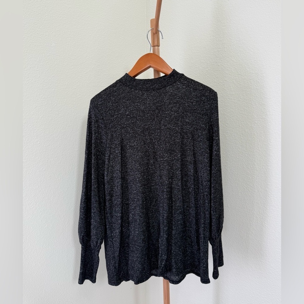 Perfect Peach Charcoal Gray Black Long Sleeve Shirt Light Sweater Size Large